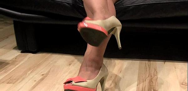  Alisa high heels steps, and nylon footplay